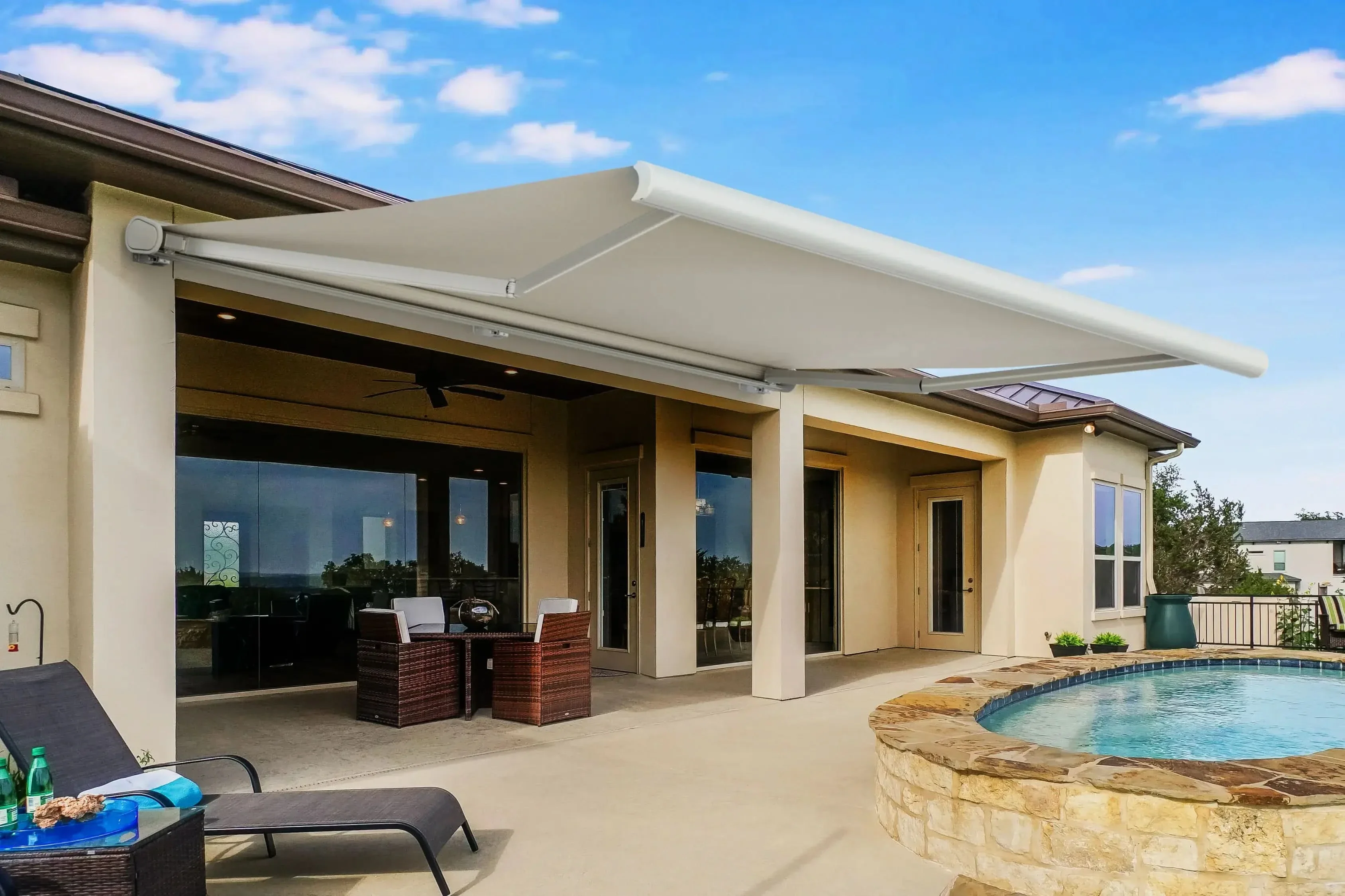 Hansø Electric Retractable Awning - Image 13